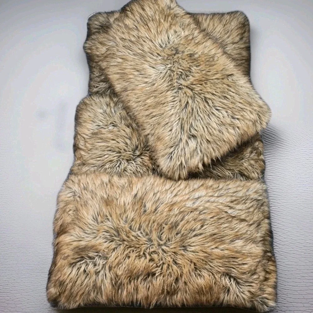 Set Of 4 Ashley Faux Fur Zippered Throw Pillows 26x16in~Soft, Fuzzy~EUC